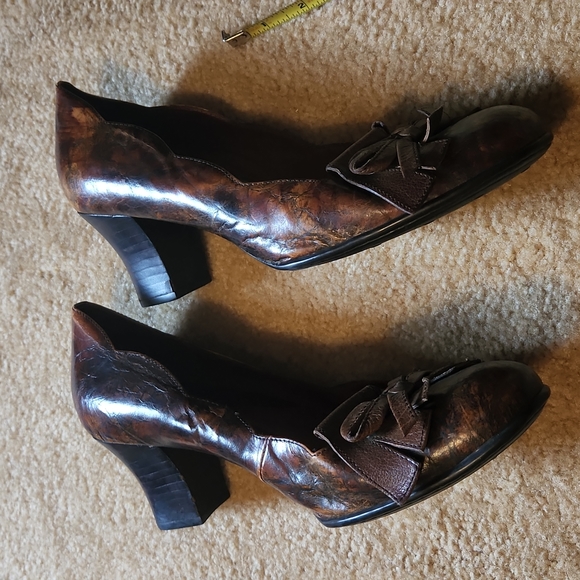 Antiqued Brown Tassel Heels - Picture 6 of 8